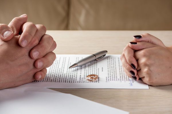 Nộp đơn ly hôn: Quan hệ vợ chồng đã hoàn toàn chấm dứt chưa?