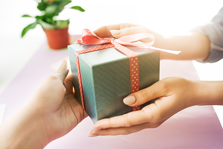 Chi phí mua quà tặng ngày 20/10 có được trừ khi tính thuế không?