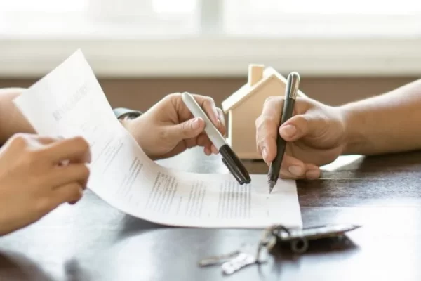 Hàng xóm xây tường lấn đất