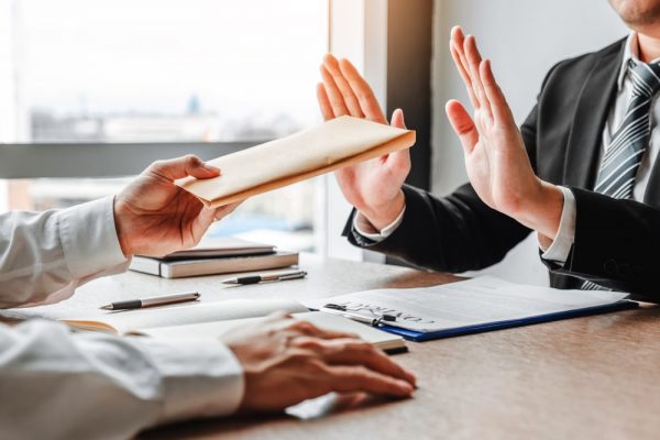 công chứng văn bản từ chối nhận di sản có yếu tố nước ngoài