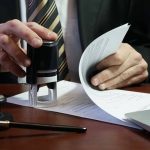 Người lao động nữ mang thai: 10 bảo vệ pháp lý quan trọng cần biết van-phong-cong-chung