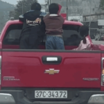 Chở người trên thùng xe