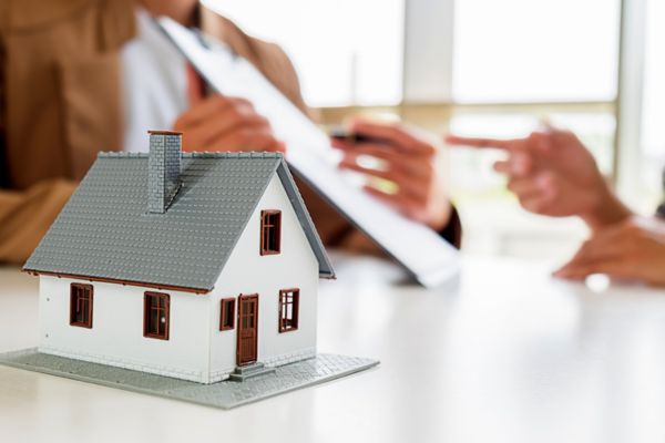 Ủy quyền bán nhà: Quyền hạn và trách nhiệm của người được ủy quyền