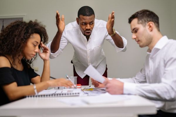 Khi vợ/chồng không đồng ý với quyết định về tài sản của bên kia